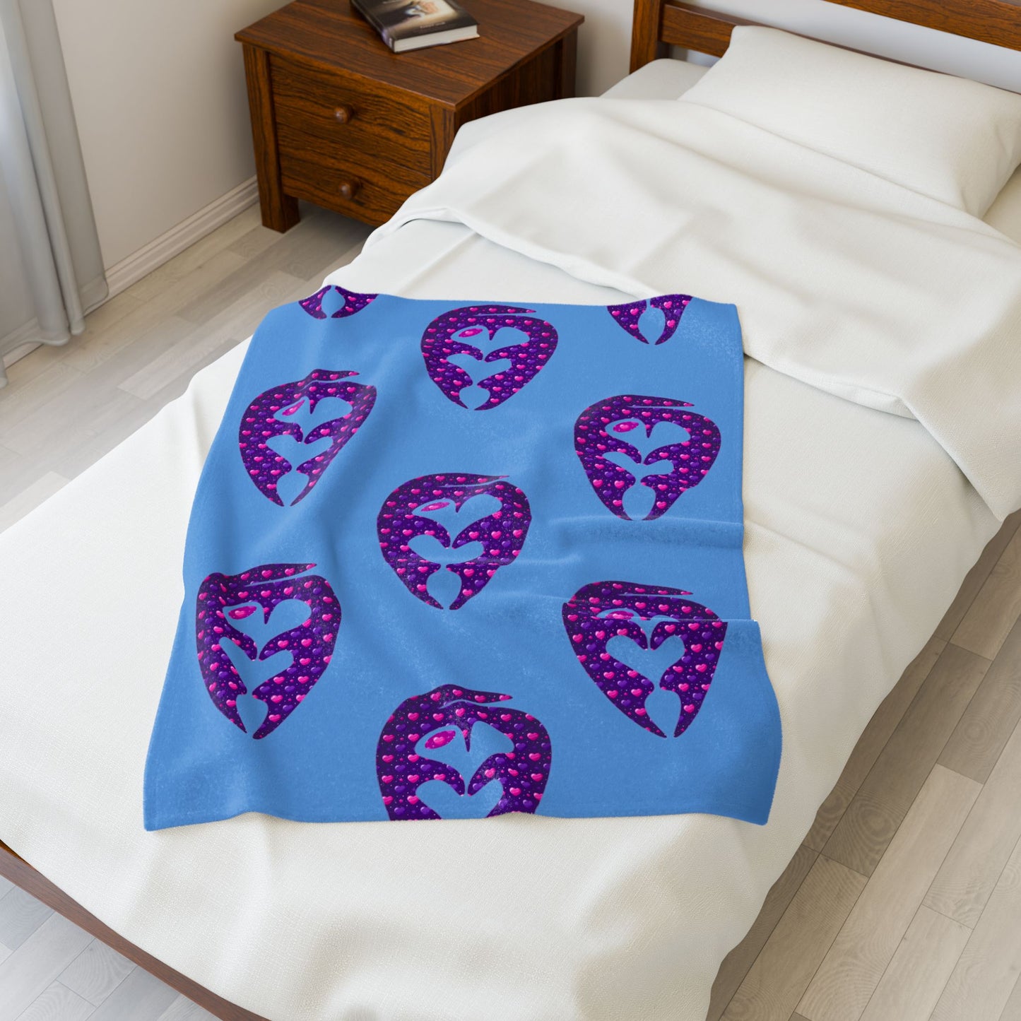 Cozy Velveteen Plush Blanket with Vibrant Heart Design