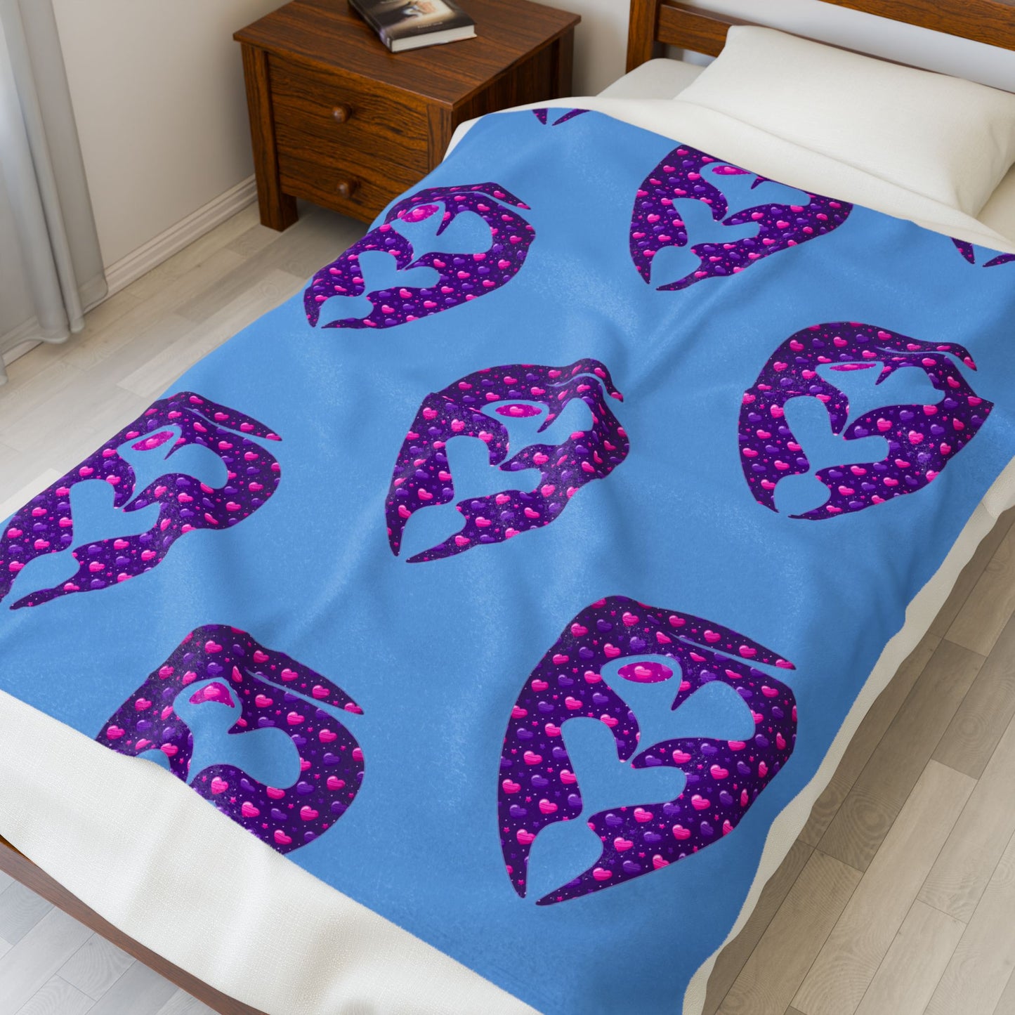 Cozy Velveteen Plush Blanket with Vibrant Heart Design