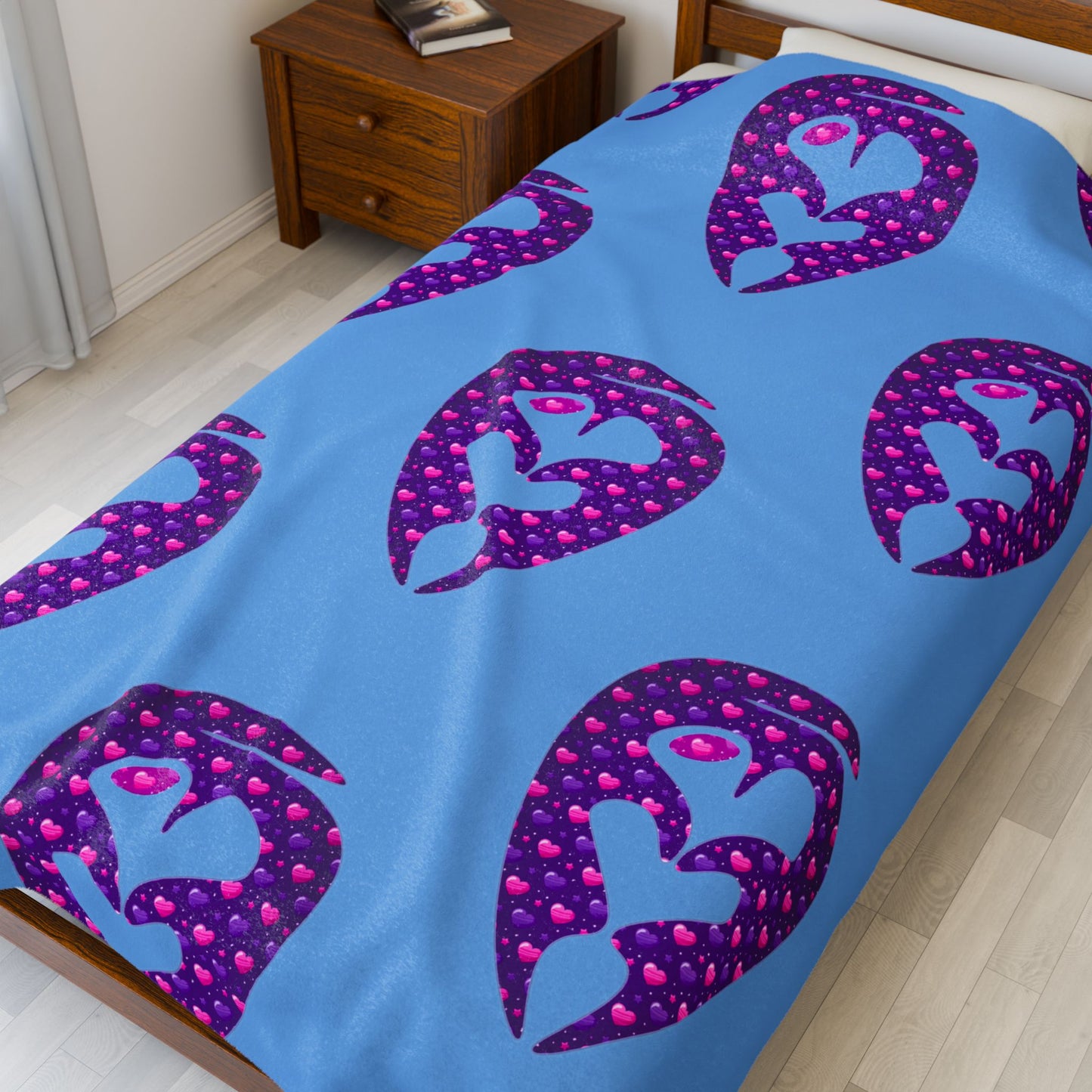 Cozy Velveteen Plush Blanket with Vibrant Heart Design