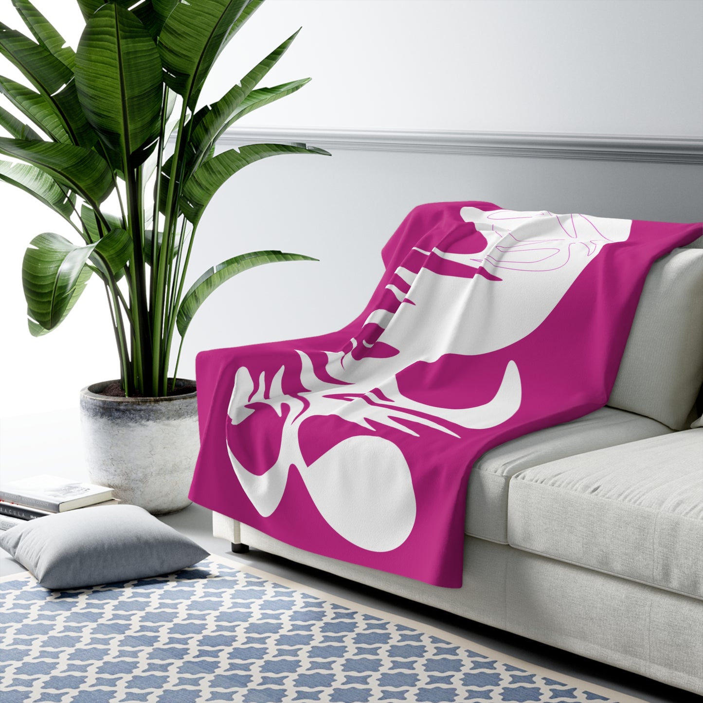 Cozy Sherpa Fleece Blanket with Bold Graphic Design