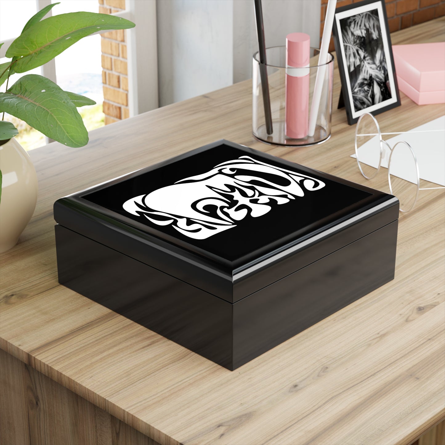 Modern Abstract Jewelry Box with Elegant Design